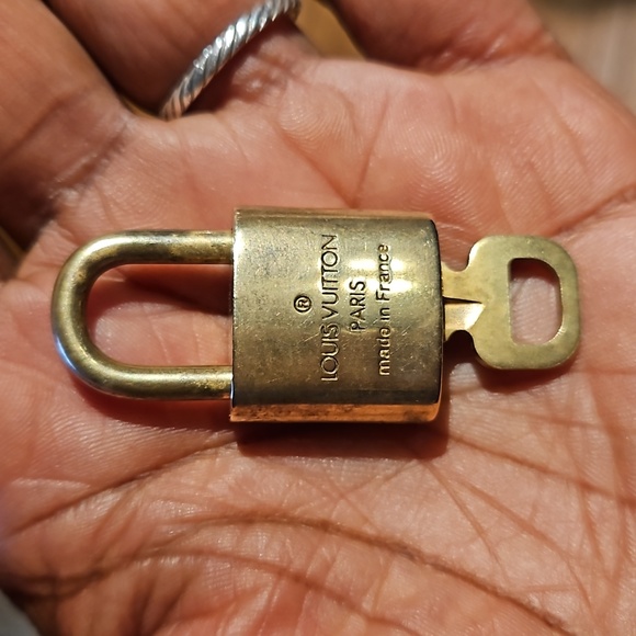 (ONE) 1 Authentic Louis Vuitton Lock & Key Set - Picture 10 of 17